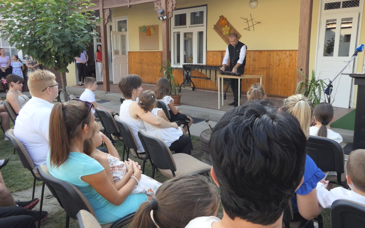 TANÉVNYITÓ A MŰVÉSZETI ISKOLÁBAN