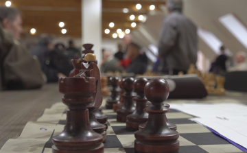 SAKKVERSENY BEREKFÜRDŐN