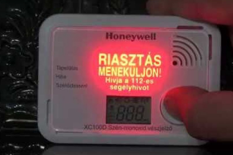 Két ember életét mentette meg a szén-monoxid-érzékelő