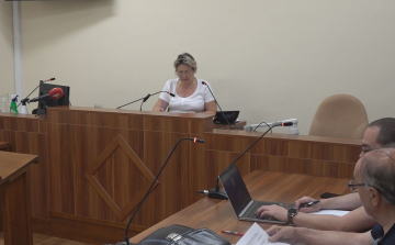 MÉG A RENDŐRÖKRE IS RÁTÁMADTAK KUNMADARASON