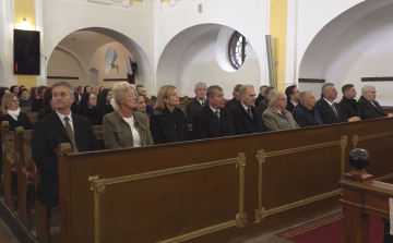 ÜNNEPI ISTENTISZTELET