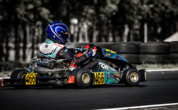 Vida Beni ismét gokartban!