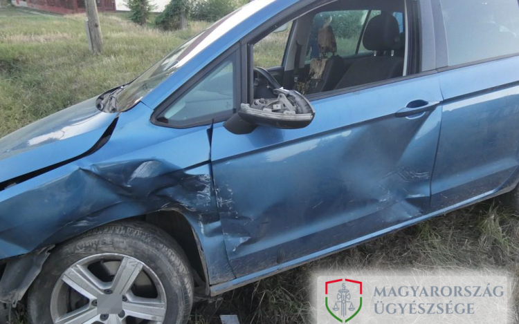 Apa és fia rágyújtotta az autót haragosára, élete a helyiek segítségén múlott
