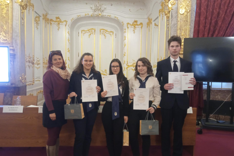 DOBOGÓS HELYEZÉS A IUSTITIA TANULMÁNYI VERSENY DÖNTŐJÉBEN