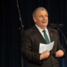 Az első adventi gyertya meggyújtása