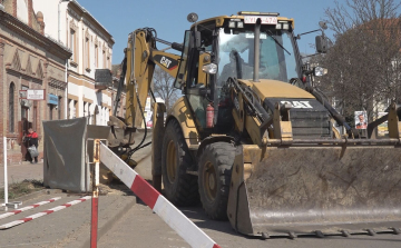 ÚTFELÚJÍTÁS-MEGKEZDŐDTEK A MUNKÁLATOK