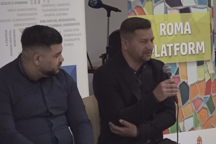 SIKERES ROMA FIATALOK SZÁMOLTAK BE ÉLETÚTJUKRÓL