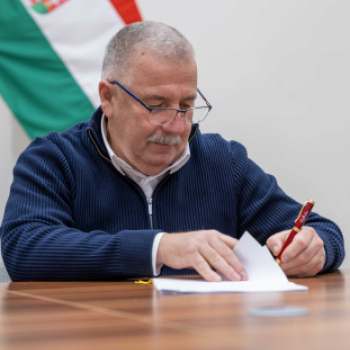 Útfelújítások kezdődnek Karcagon - szerződés aláírás