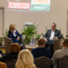 Ferencz Orsolya űrkutató, űrkutatásért felelős miniszteri biztos lakossági fóruma