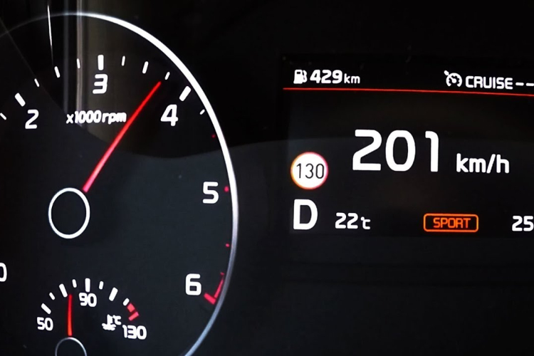 Több mint 200-zal hajtott 90 helyett