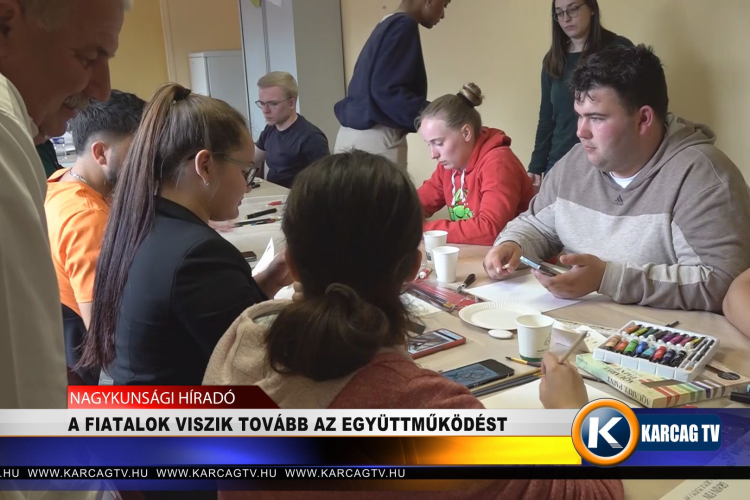 A FIATALOK VISZIK TOVÁBB AZ EGYÜTTMŰKÖDÉST