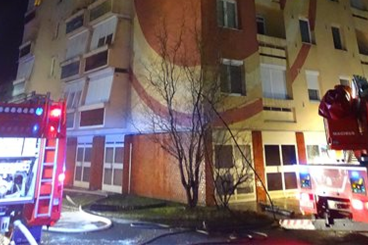 Segít az önkormányzat a hódmezővásárhelyi paneltűz károsultjainak