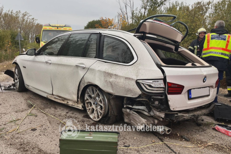  Árokba csapódott egy autó Besenyszög-Palotásnál