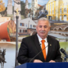 A Magyar Nemzeti Bank kortárs műgyűjteményéből érkeztek képek Karcagra