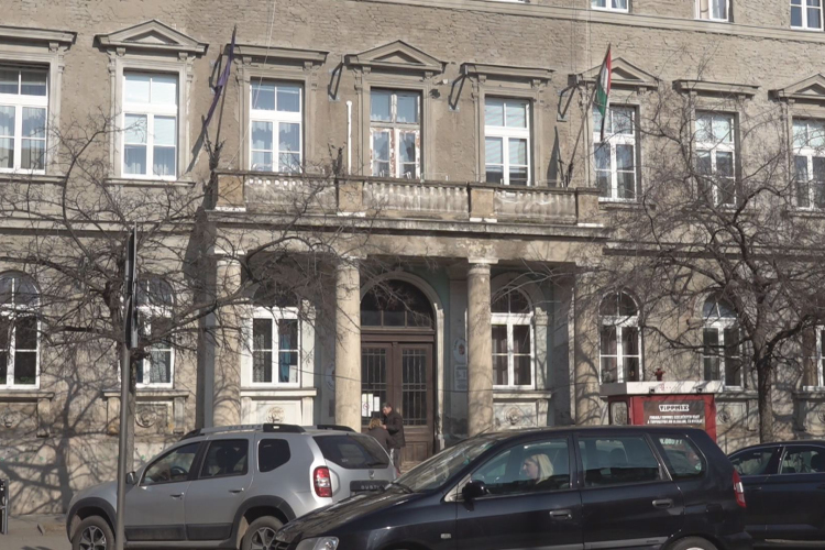 Zúzott kővel dobálta a 31-es úton közlekedő autókat három tinédzser Jászjákóhalmán