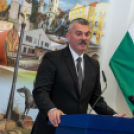 A Magyar Nemzeti Bank kortárs műgyűjteményéből érkeztek képek Karcagra