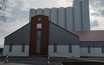 ÚJABB MÉRFÖLDKŐ A KARCAGI ÉLELMISZER- ELŐÁLLÍTÁSBAN