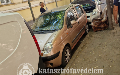 Négy autó volt érintett egy szolnoki balesetben.
