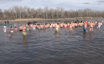 HATODIK JEGES FÜRDŐZÉS TISZAFÜREDEN