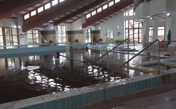 GYÓGYÁSZATI SZOLGÁLTATÁSOKKAL ÉS KEDVEZMÉNYEKKEL IS VÁRJÁK A FÜRDŐZŐKET