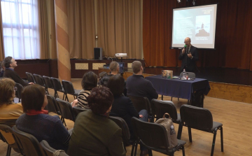  CSIZI NORBERT ELŐADÁSA A KÖNYVTÁRBAN