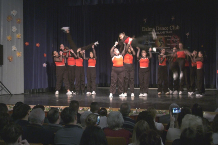 TAVASZKÖSZÖNTŐ GÁLA