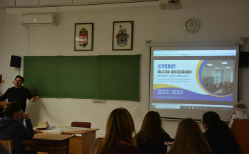 NYÍLT TÖRTÉNELEM FAKULTÁCIÓ A KARCAGI NAGYKUN REFORMÁTUS OKTATÁSI KÖZPONT GIMNÁZIUMI TAGINTÉZMÉNYÉBEN