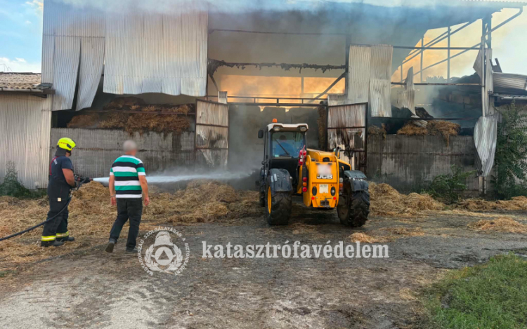 Továbbra is égnek a bálák Tiszasülynél