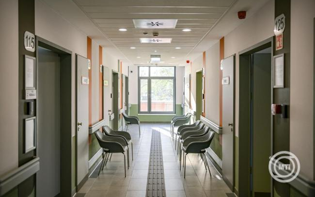 Hegedűs Zsolt: a kórházak legyenek tiszták, biztosítsák az alapvető higiénés feltételeket!