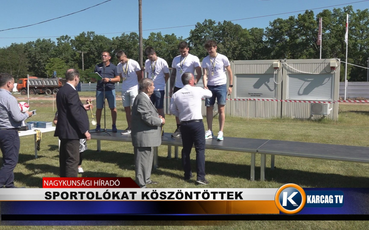 SPORTOLÓKAT KÖSZÖNTÖTTEK