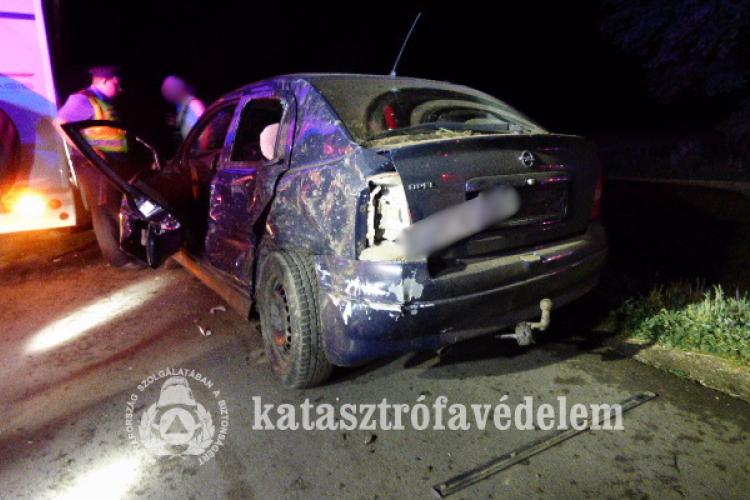  Lakókocsival ütközött egy autó Berekfürdőnél