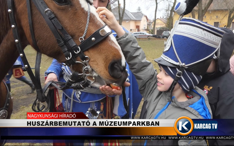 HUSZÁRBEMUTATÓ A MÚZEUMPARKBAN  