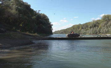 KATONAI GYAKORLAT A TISZÁN