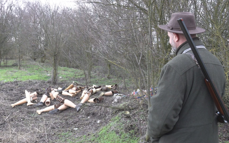 MŰLÁBAKAT DOBTAK KI TISZAJENŐ HATÁRÁBAN