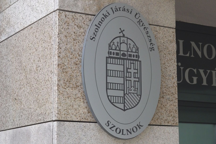 14 ÉVES FIÚT RABOLT KI A FÉRFI