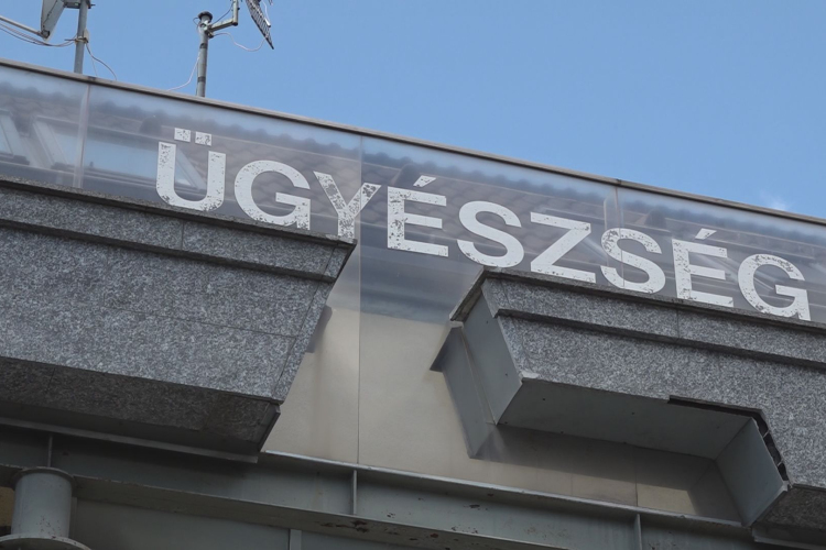 IDŐS EMBERT BÁNTALMAZOTT KÉT HUSZONÉVES