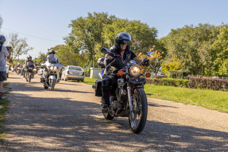 Motoros felvonulás