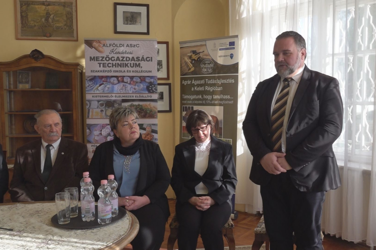 ÖNTÖZÉSI-ÉS VÍZGAZDÁLKODÁSFEJLESZTÉSI PROJEKT A KENDERESI MEZŐGAZDASÁGI TECHNIKUMBAN