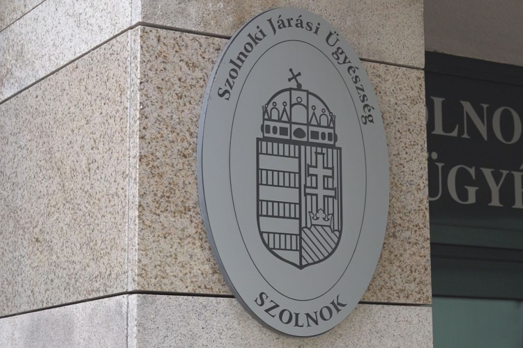 ELLOPTÁK AZ OSZTÁLYPÉNZT AZ ISKOLÁBÓL