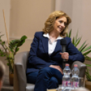 Ferencz Orsolya űrkutató, űrkutatásért felelős miniszteri biztos lakossági fóruma