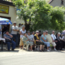 Koszorúk az emlékhelyen