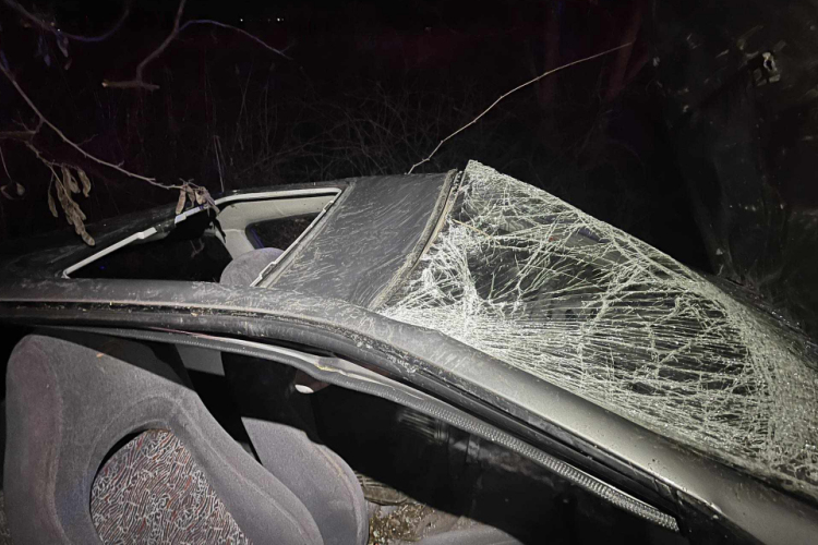  Tetejére borult egy gépkocsi Kengyelnél