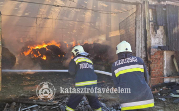  Bálák égtek Tiszajenő mellett