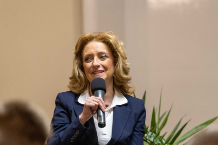 Ferencz Orsolya űrkutató, űrkutatásért felelős miniszteri biztos lakossági fóruma