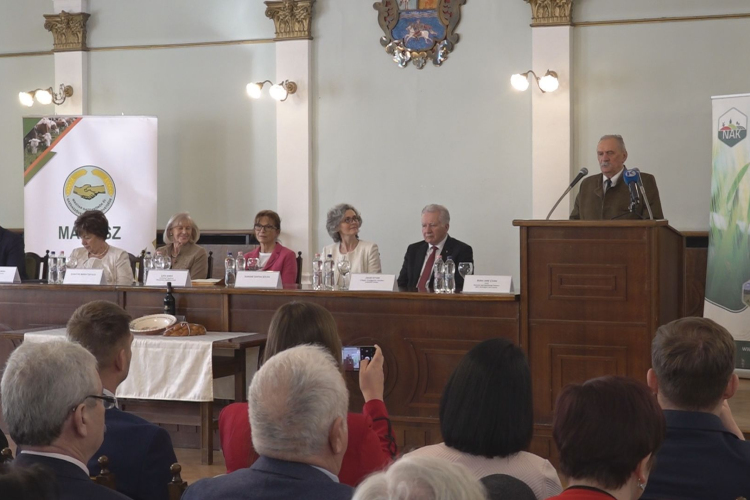 V. KÁRPÁT-MEDENCEI GAZDAASSZONY TALÁLKOZÓ