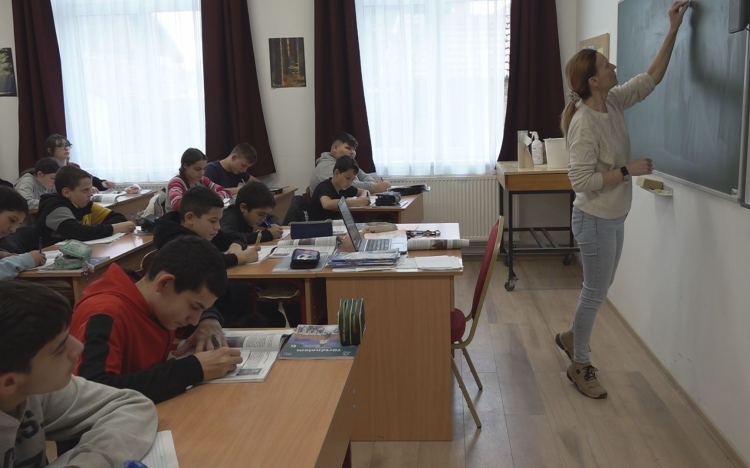 VERSMONDÓ VERSENYT HÍRDETETT A „KOVÁTS” SULI 