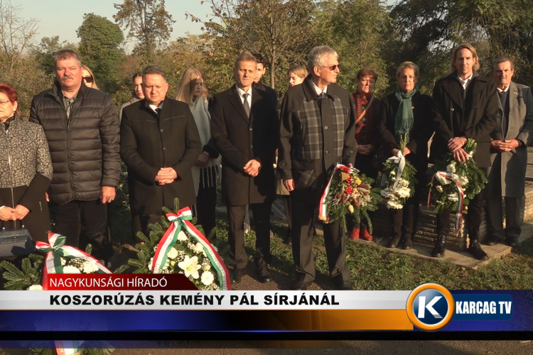 KOSZORÚZÁS KEMÉNY PÁL SÍRJÁNÁL