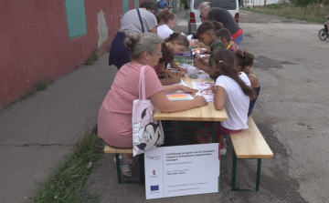 KÉZMŰVES FOGLALKOZÁS HÁTRÁNYOS HELYZETŰ GYEREKEKNEK