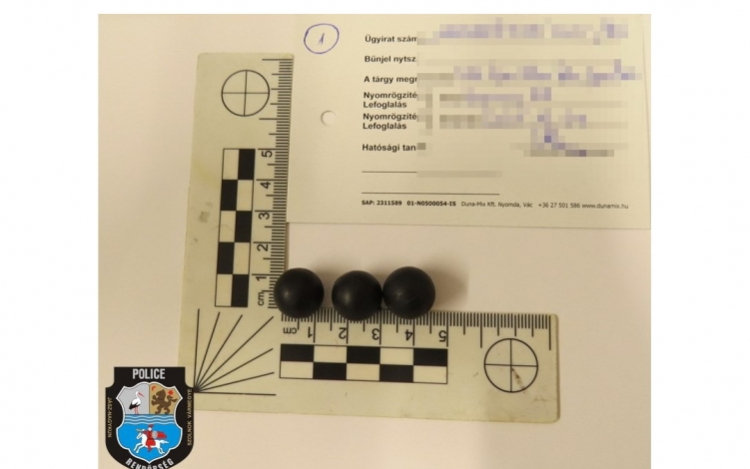 Vitarendezés pisztollyal és baseballütővel 