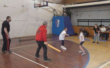 EGYRE NÉPSZERŰBB A SZIVACSBOTHARC